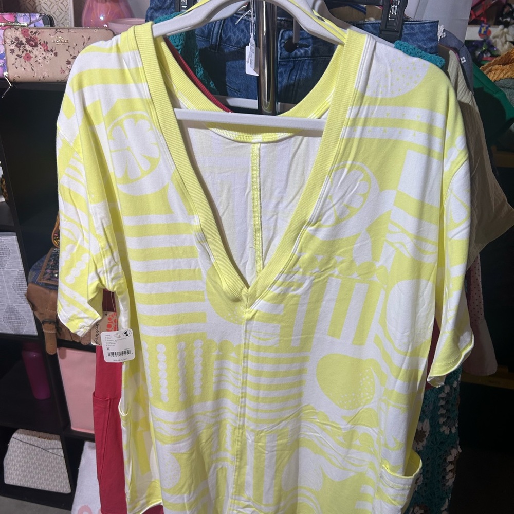 🚨🚨🚨SOLD🚨🚨🚨Free people Yellow and White V-Neck Top